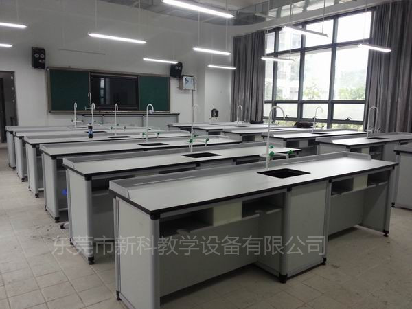 <a href='http://banvb.cn/chanpin/53-1.html' target='1' style='font-size:18px; font-weight:bold; color:#000000;'>科學實驗室</a>設(shè)備