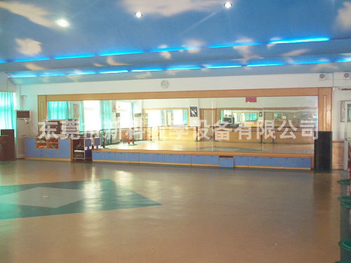 <a href='http://banvb.cn/chanpin/59-1.html' target='1' style='font-size:18px; font-weight:bold; color:#000000;'>舞蹈室</a>2