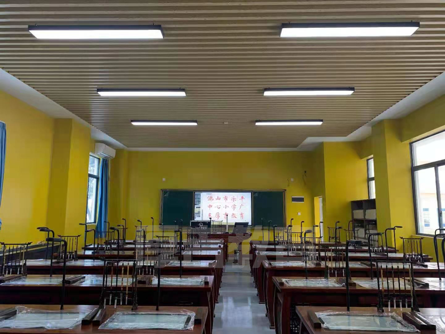 學校<a href='http://banvb.cn/chanpin/57-1.html' target='1' style='font-size:18px; font-weight:bold; color:#000000;'>書法室</a>