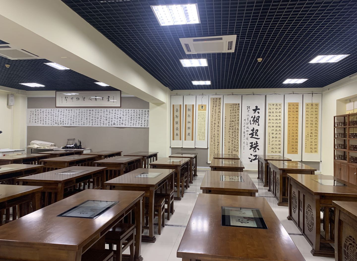 <a href='http://banvb.cn/chanpin/57-1.html' target='1' style='font-size:18px; font-weight:bold; color:#000000;'>書法室</a>