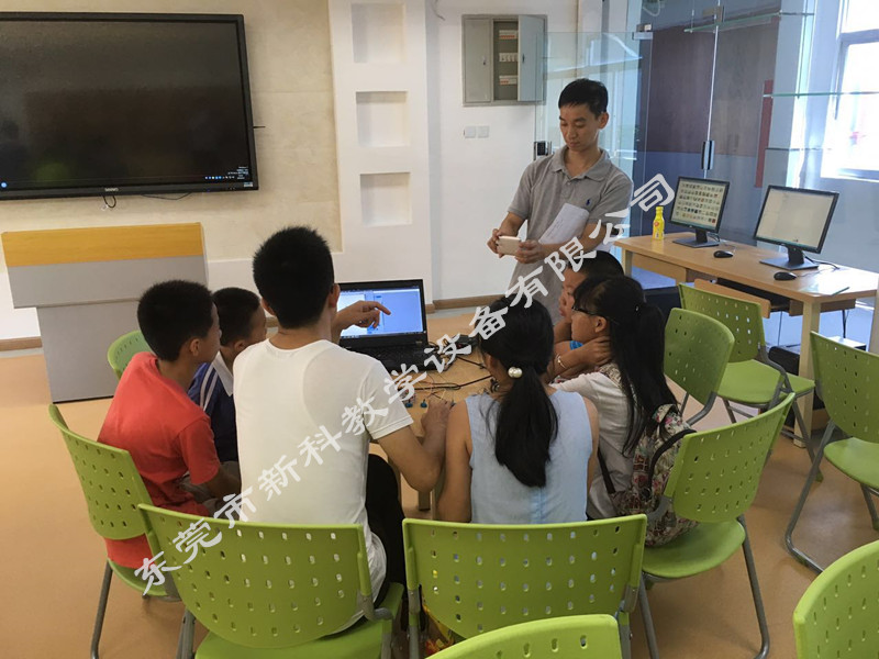 <a href='http://banvb.cn' target='1' style='font-size:14px; font-weight:bold; color:#0080ff;'>創(chuàng)客實(shí)驗(yàn)室</a>