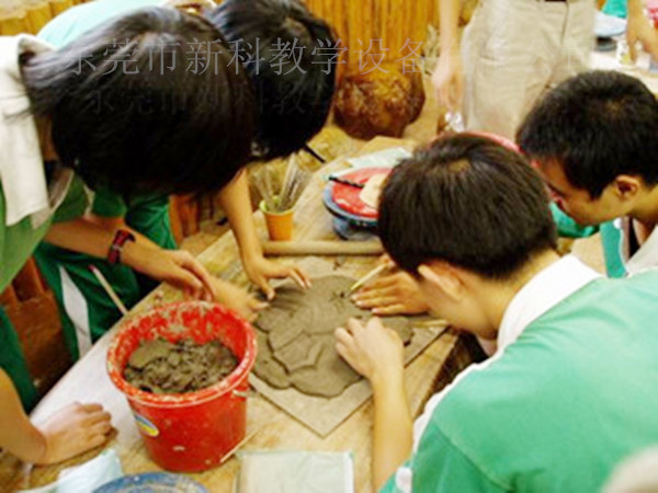 <a href='http://banvb.cn/chanpin/55-1.html' target='1' style='font-size:18px; font-weight:bold; color:#000000;'>陶藝功能室</a>2