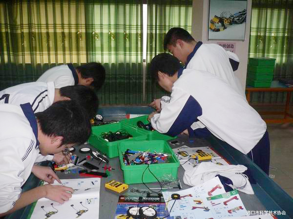 <a href='http://banvb.cn/chanpin/60-1.html' target='1' style='font-size:18px; font-weight:bold; color:#000000;'>機(jī)器人功能室</a>2