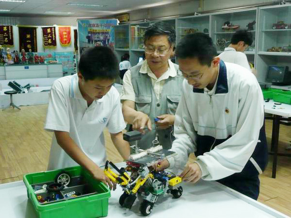 <a href='http://banvb.cn/chanpin/60-1.html' target='1' style='font-size:18px; font-weight:bold; color:#000000;'>機器人功能室</a>5